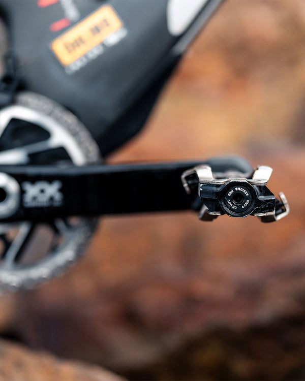 Favero Assioma PRO MX‑UP kit including right power pedal sensor, magnetic charging connectors, and washers