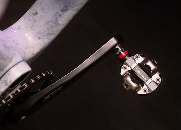 Favero Assioma PRO MX‑UP kit including right power pedal sensor, magnetic charging connectors, and washers